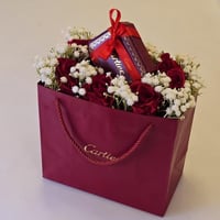 هدية نسائية كارتير مع الورد