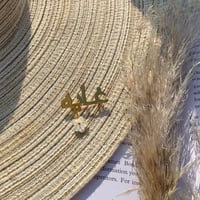 بروشات الورد بالاسماء مطليه بالذهب