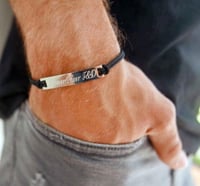 اسواره رجالي بالاسم مطلي بالفضه 925 جرام