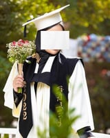 عباية تخرج أنيقة