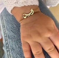 اسواره اطفال بالاسم مع فصوص مطلي بالذهب