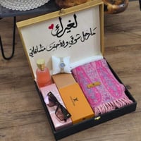بوكس هدايا نسائي شتوي فاخر - شال كشميري وعطر وساعه...