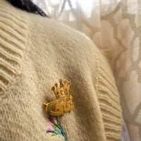 بروشات نسائيه بالاسم