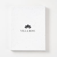 شماغ فيلا روز أبيض كلاسيك انجليزي اصدار 2025