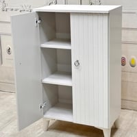 دولاب جزامة خشب ابيض مقلم