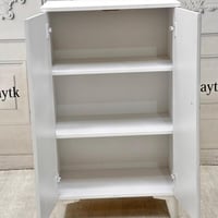 دولاب جزامة خشب ابيض مقلم