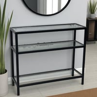 مدخل ثلاثي الأدوار بتصميم زجاج ومعدن أسود