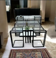 طقم طاولات ضيافة بقزاز شفاف وبهيكل حديدي أسود