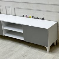 طاولة بلازما بتصميم أنيق بلونين