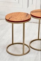 طاولة خدمة خشب دائرية حديد ذهبي وسطح بني