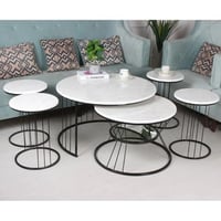 طقم طاولات + 4 طاولات خدمة بسطح خشبي أبيض بديل رخا...