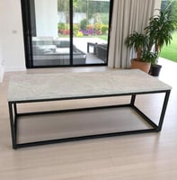 طاولة مفردة كبيرة