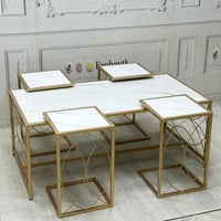 طقم طاولات ذهبي بسطح خشبي أنيق