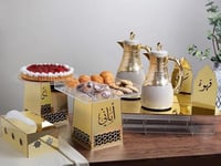 عرض الضيافة جولدن ( 4 حلا وقهوة + علبة مناديل )