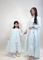 فستان طويل بأكمام