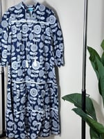 فستان طويل بأكمام