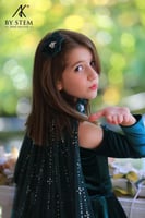 فستان أميرات مخملي باللون الأخضر الزمردي مع كاب -...