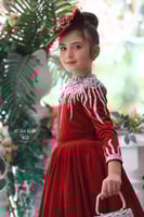 فستان المخمل الأحمر : أناقة الأعياد بتطريز فضي لاف...