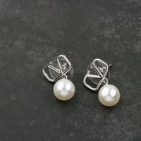 طقم لؤلؤ مميز فضي