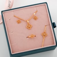 طقم بناتي تصميم ذهب 1