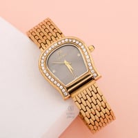 ساعة يد نسائية تصميم عالمي