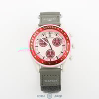 ساعة جلد تصميم اوميغا سواتش