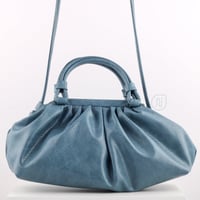 شنطة نسائية بألوان أنيقة