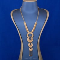 عقد فخم تصميم غصن الزيتون