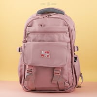 حقيبة مدرسية بتصميم رسمي