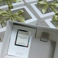 10 توزيعات علب مرايا رمادي + عطر فان كليف باتشولي...