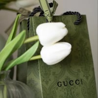 10 توزيعات عطر قوتشي مع كيس قوتشي لكل توزيعه