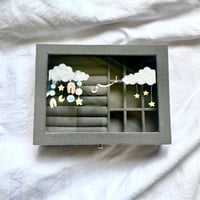 علبة مخملية | غطاء زجاجي لحفظ المجوهرات