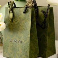 10 توزيعات عطر قوتشي مع كيس قوتشي لكل توزيعه