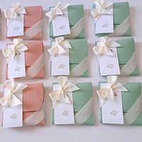 8 محفظة جلدية وردي تحتوي طقم العناية الكامل بالاظا...