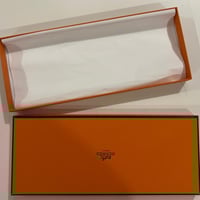 علبة ايرمز اصليه / علبة وشاح فارغة (وسط)