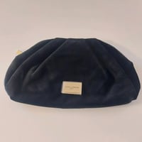 شنطة دولتشي اند غبانا المخملية مع كيس