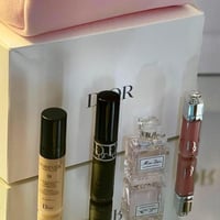 طقم ديور الاصلي (شنطة مكياج ديور + ميني عطر مس ديو...