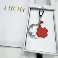 تعليقة و ميدالية ديور الاصليه