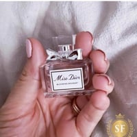 طقم شنطة ديور الانيقه و المطرزه بشعار Dior بارز