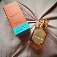 8 اكياس عطر تيفاني روز قولد بعبوة مميزة اصلي (صب)...