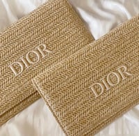 باوتش Dior الاصلية بتطريز لشعار مع ستراب لولو