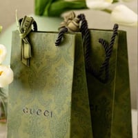 10 توزيعات عطر قوتشي مع كيس قوتشي لكل توزيعه