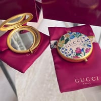 مرايا قوتشي فلورا الانيقة حافظة قماشية - اضافة كيس...