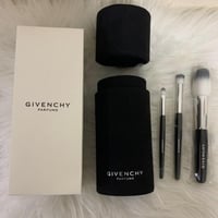 Givenchy Brush set طقم فرش جفنشي اصلي مع علبه اسطو...