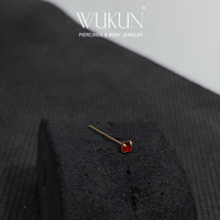 زمام بيرسينج ذهب عيار 18K بفص أحمر وسط