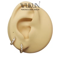 أقراط حلق كبير ذهب عيار 18k كلاسيك مع فصوص لامعة