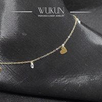 خلخال ذهب عيار 18k بشكل قلوب وفصوص معلقة