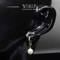 أقراط ذهب حلقة عيار 18k حبة لؤلؤ معلقة