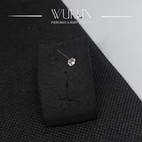 زمام بيرسينج ذهب عيار 18K بفص شفاف لامع كبير جداً