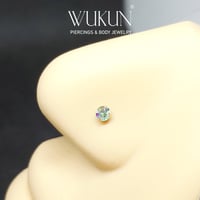 بيرسينج ذهب عيار 18k برغي باك فلات بفص عاكس ألوان...